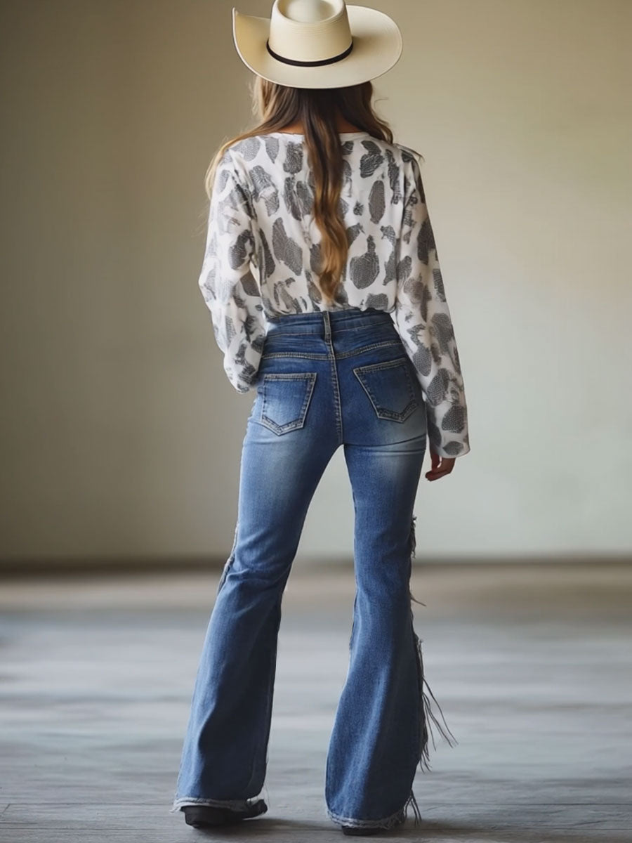 Vintage-Jeans mit ausgestelltem Bein und Fransen in Blau