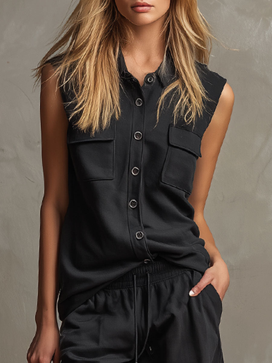 Set aus schwarzem, kragenlosem, knöpfbarem, ärmellosem Oberteil und Hose