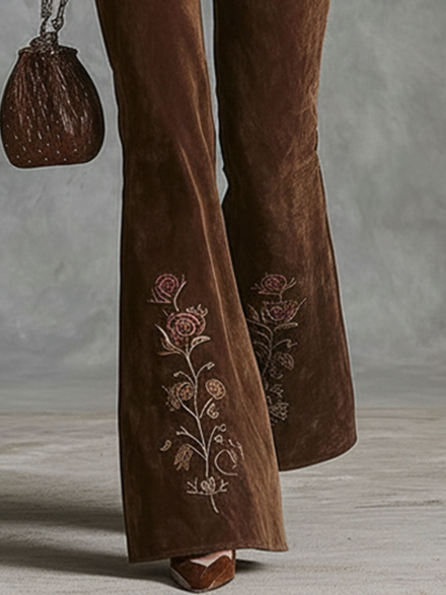 Westlich geschnittene, ausgestellte Hose mit Blumenstickerei auf der Tasche
